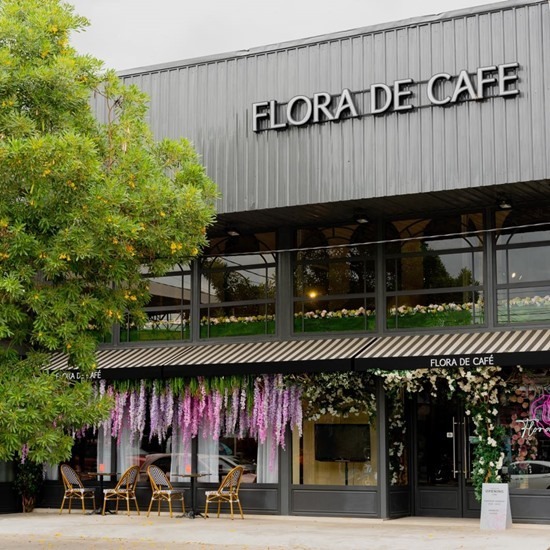 รับจัดดอกไม้ปลอมตามคาเฟ่ รับจัดดอกไม้ปลอมตามคาเฟ่